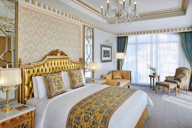 The rooms at Emerald Kempinski Dubai are luxuriously decorated.