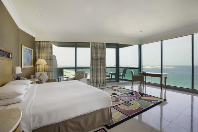 Report on the Hilton Dubai Jumeirah Hotel - Report on the Hilton Dubai Jumeirah Hotel