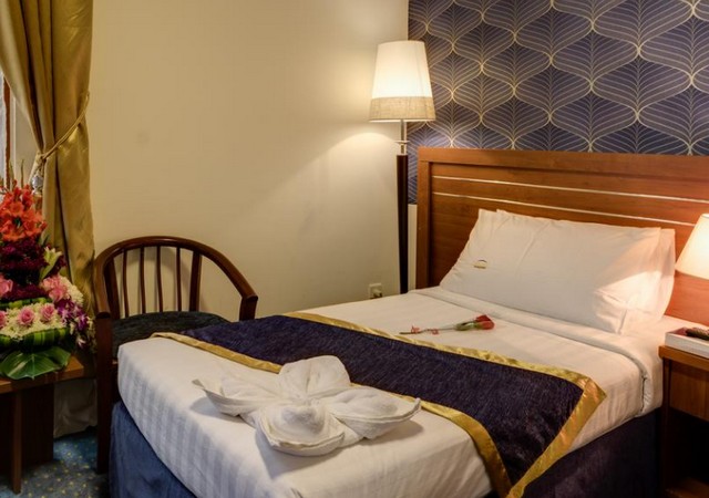 Mawaddah Al Noor Hotel Madinah features various rooms and suites.