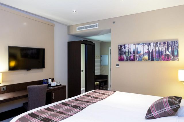 Premier is that Al Jaddaf is one of the most famous chain of the Premier Inn Dubai hotel, as it is characterized by its integrated services