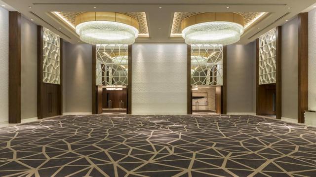 Report on the Sheraton Grand Hotel Dubai - Report on the Sheraton Grand Hotel Dubai