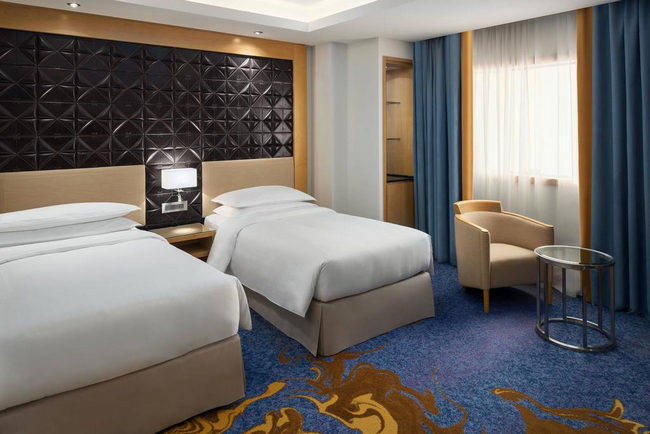 Luxurious rooms and elegant furnishings at the Sheraton Makkah Hotel