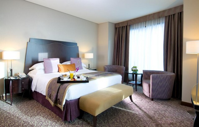 Rose Rayhaan Rotana Dubai is one of the best 4-star hotels in Dubai, where it features comfortable accommodations and room service