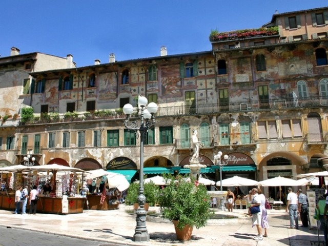 The 4 best activities in Piazza del Irbe Verona Italy - The 4 best activities in Piazza del Irbe Verona, Italy