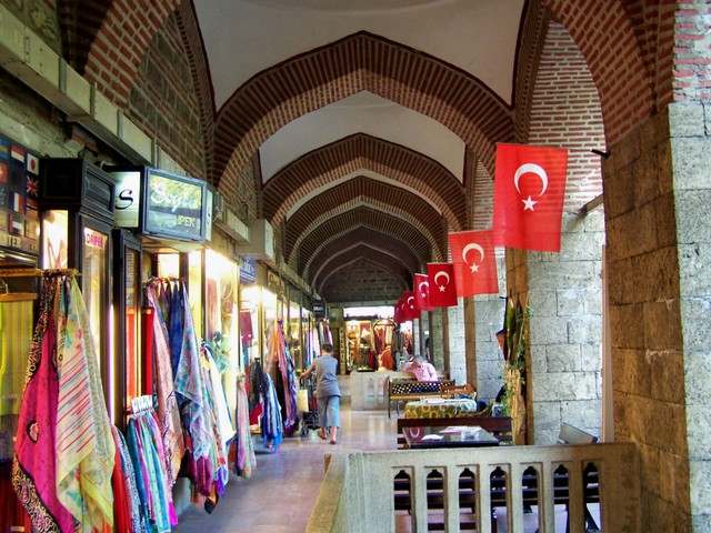 The silk market is one of the best bursa tourist markets