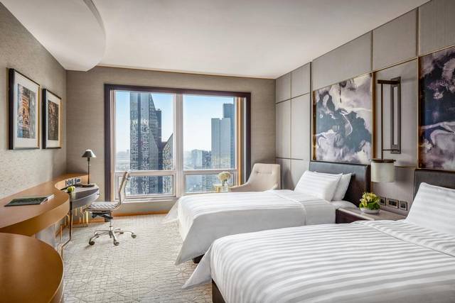 The Shangri-La Hotel Dubai is one of Dubai's finest youth hotels, as it contains the most important facilities and services that young people prefer 