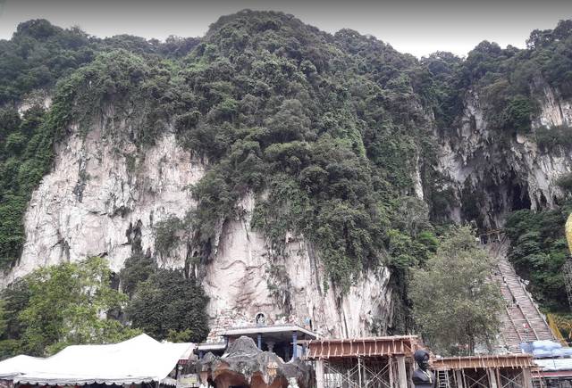Batu Caves in Malaysia is one of the most famous tourist places in Malaysia