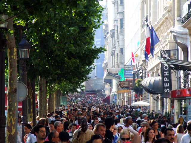 The crowd of Champs-Élysées