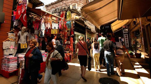The best 8 activities when visiting Istanbuls dresses street - The best 8 activities when visiting Istanbul's dresses street