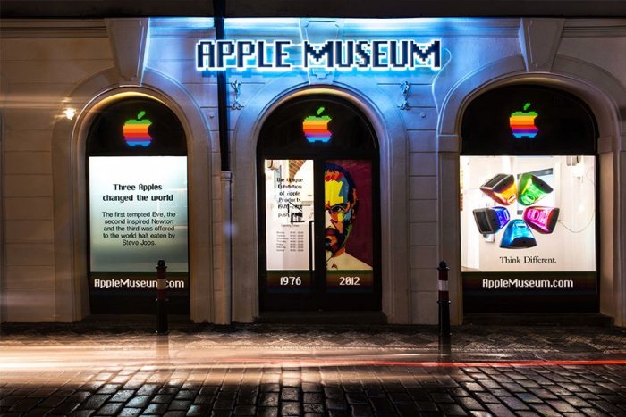 Apple Museum at night