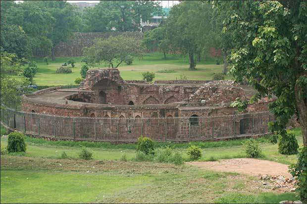 The best two activities when visiting Agrasen Ki Paoli Delhi - The best two activities when visiting Agrasen Ki Paoli Delhi