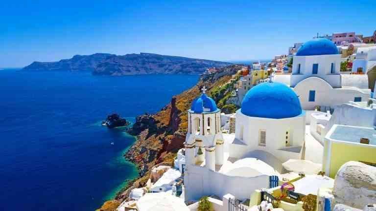 The charming island of Santorini in Greece ... a romantic - The charming island of Santorini in Greece ... a romantic island in Greece