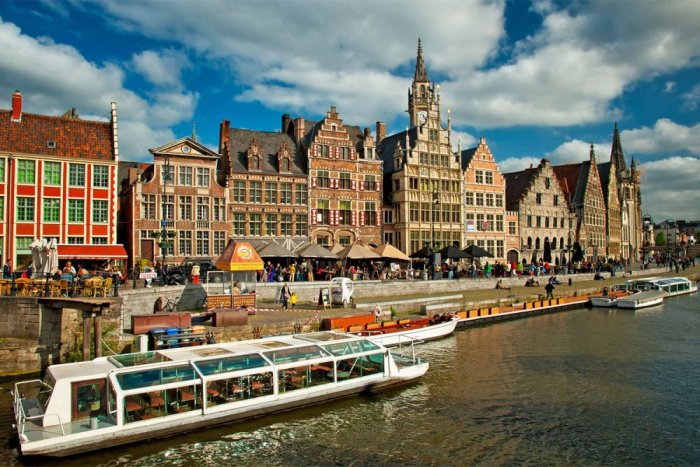 Pleasure boat trips in Ghent