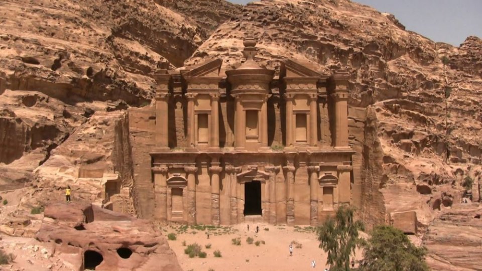 Petra or Petra is an ancient city located in Ma'an Governorate in southern Jordan