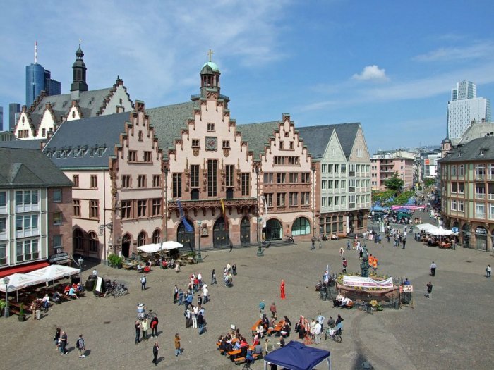 The Römer building and the square are one of the most important monuments in Frankfurt