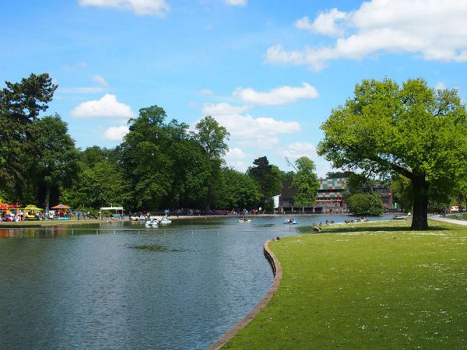 Canon Hill Park is one of the most beautiful tourist sites in Birmingham, England