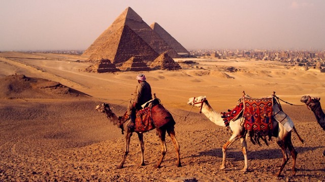 The pyramids of Egypt are among the most important places of tourism in Cairo