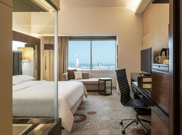 Comfort, sophistication and attractive view at hotels near Emarat Mall
