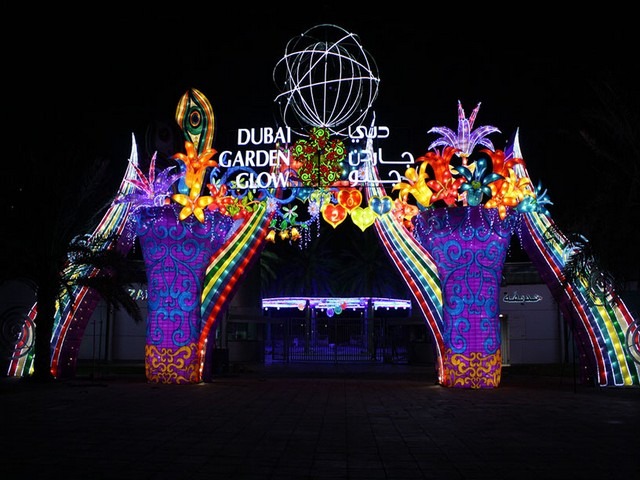 Luminous garden gates in Dubai