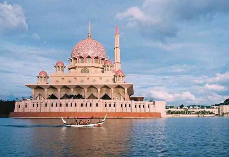 To you ... the most prominent places of tourism in Putrajaya Malaysia ...