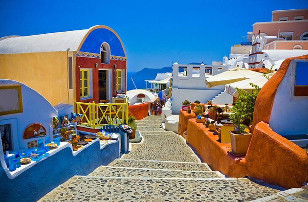 Best Santorini honeymoon hotels