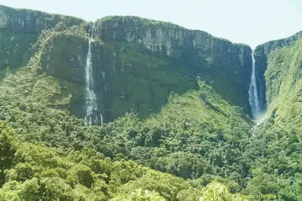   Do not miss the "Nyangani" visit .. the most important tourist attractions in Zimbabwe ...