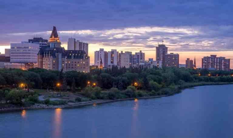 Find out the temperatures and the best visiting times in the Canadian city of Saskatoon