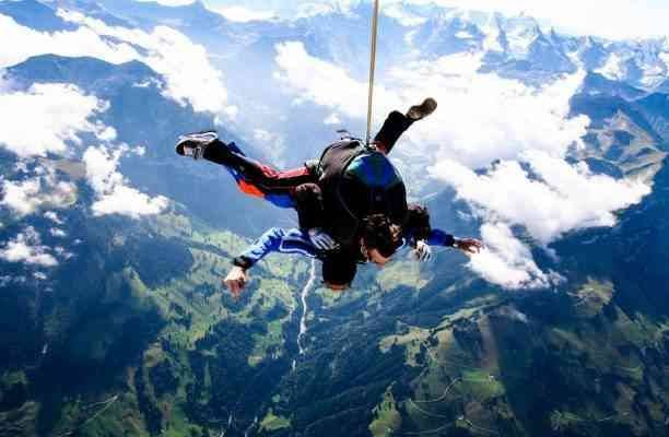 "Skydiving" ... the best tourist activities in Interlaken ..