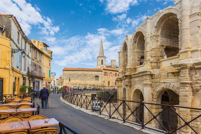 Arles rich historically