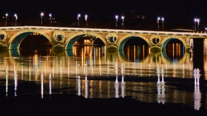     One of the most famous landmarks in Toulouse is the Bon Nouv Bridge