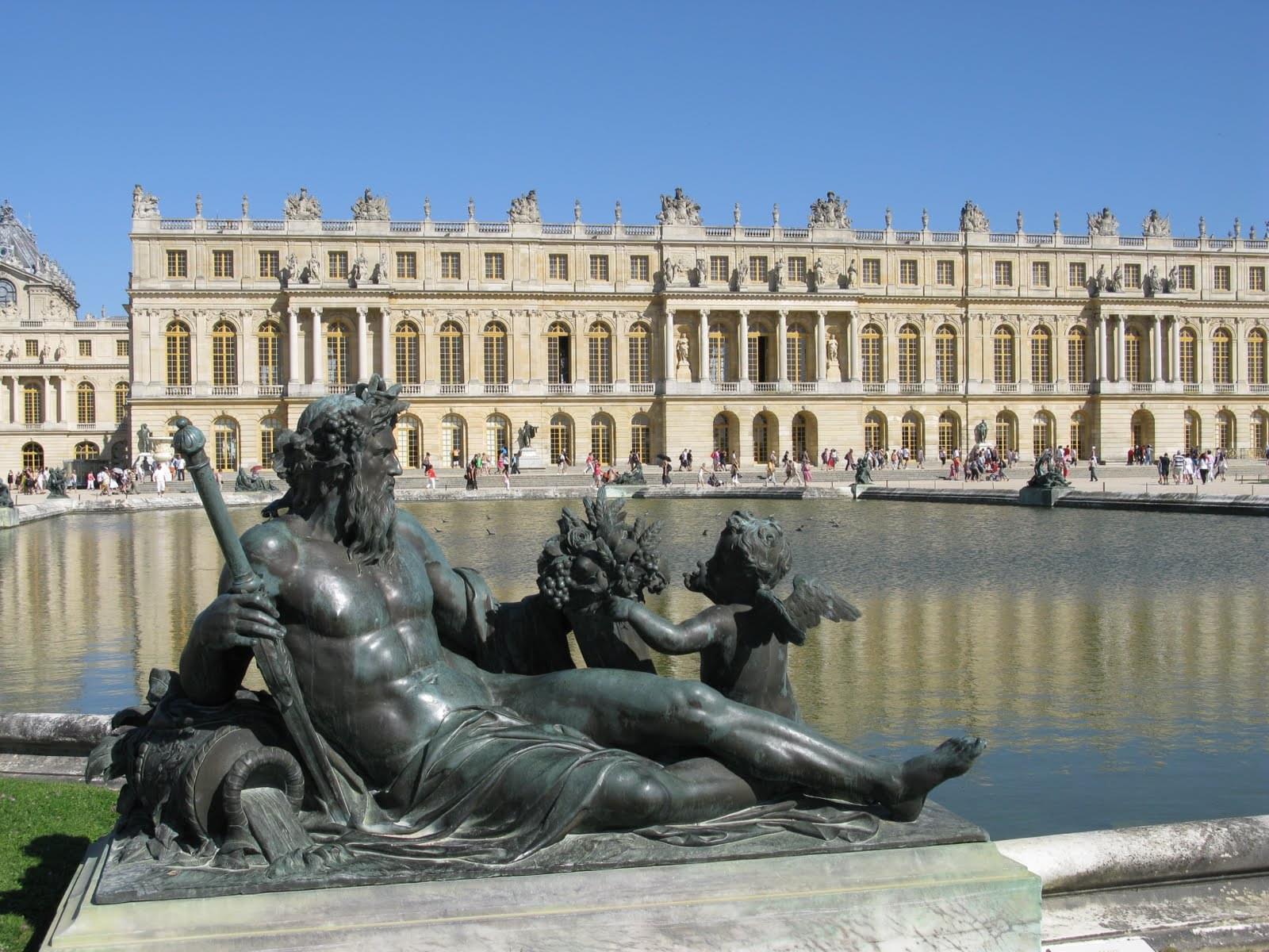 We advise you to enjoy visiting the beauty of the - We advise you to enjoy visiting the beauty of the Palace of Versailles