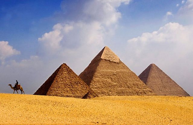 Where are the pyramids of Egypt located?