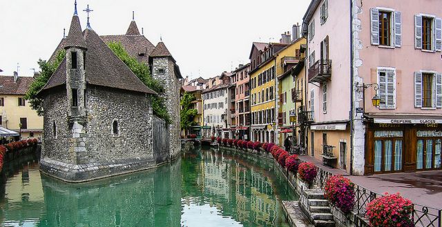 Where is Annecy located and what are the most important - Where is Annecy located and what are the most important cities near Annecy