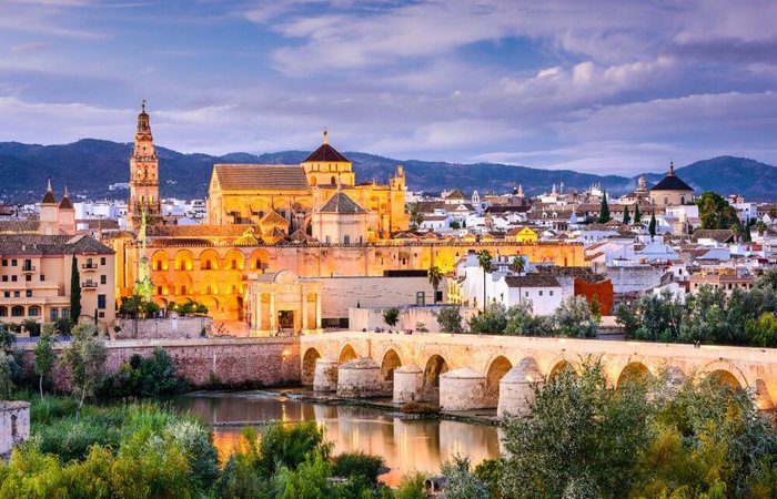 Where is Cordoba and the distances between it and the most important cities of Spain?