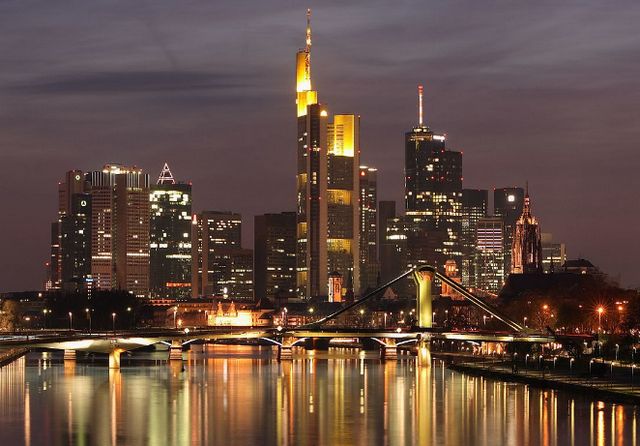 Where is Frankfurt and the distance between it and the - Where is Frankfurt and the distance between it and the most important cities of Germany?