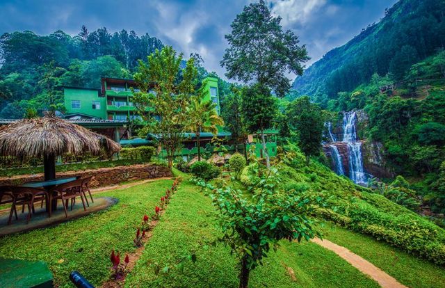 Where is Kandy located and what are the most important - Where is Kandy located and what are the most important cities near Kandy
