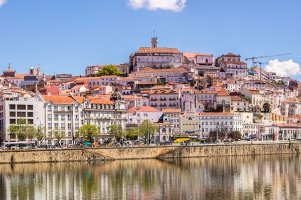 Where is Portugal located and how to travel to Portugal
