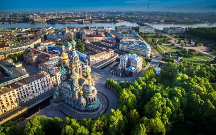 The most important sights and most famous hotels and restaurants in Saint Petersburg
