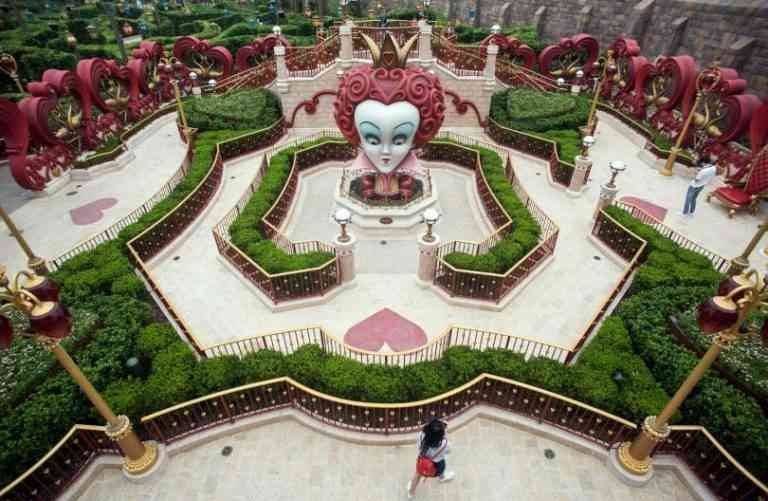 "Disneyland" .. the most beautiful amusement parks in Shanghai ...