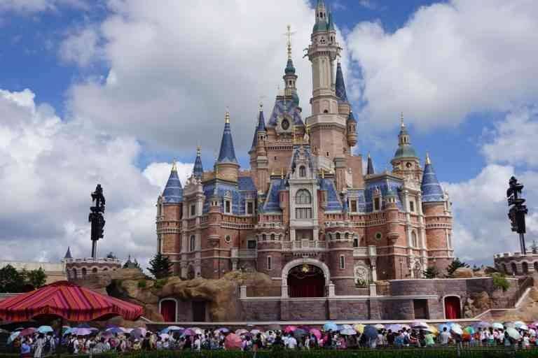 The first day, "Shanghai Disneyland" ..