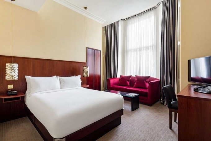 Luxury accommodation in 4-star luxury London hotels.