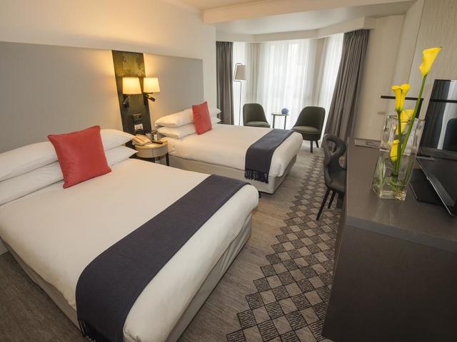 There are many room options available at the Crowne Plaza London Kensington.