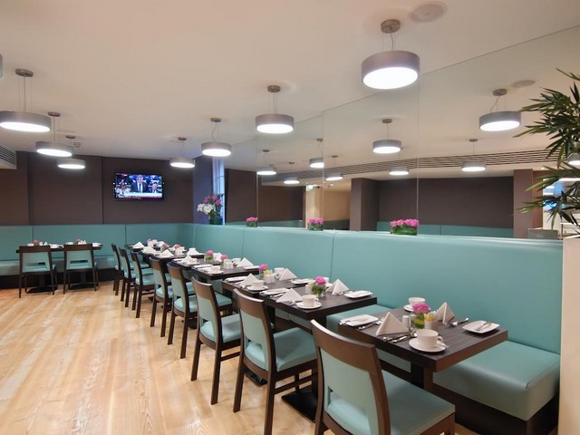 Park Grand London Paddington offers a restaurant that offers English cuisine.