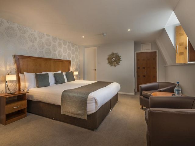 Cheap London hotels have spacious rooms and suites for families