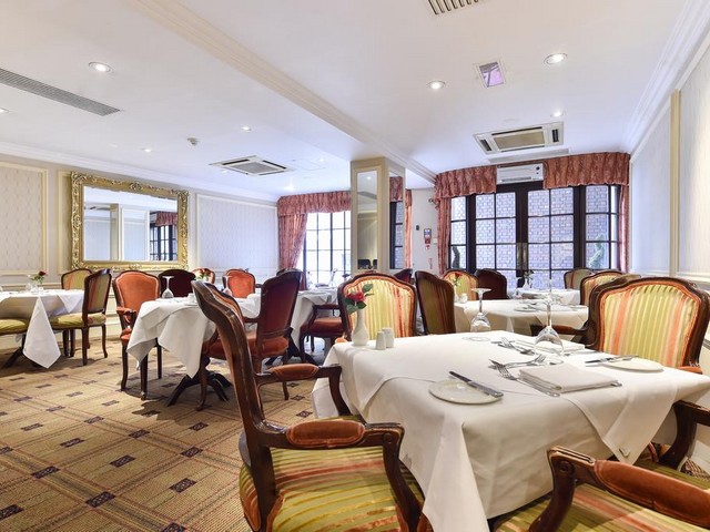 Park Lane Mews London offers a distinctive English cuisine restaurant