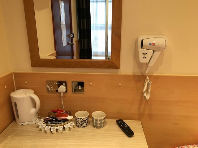 Private bathroom and room facilities at St George's Hotel London
