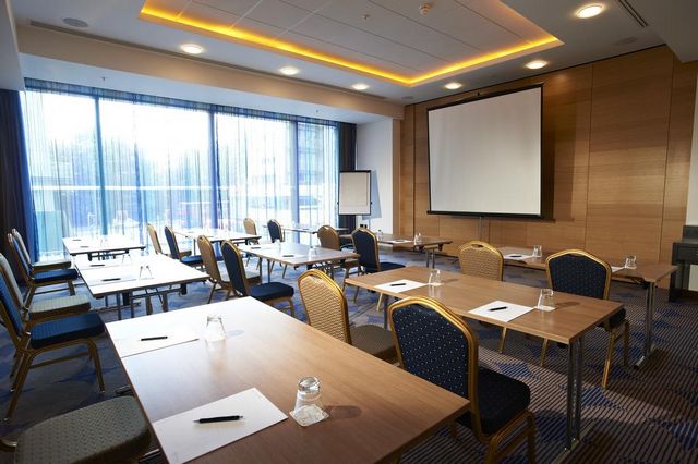 An equipped meeting room at the Grove Bridge Chelsea Hotel 