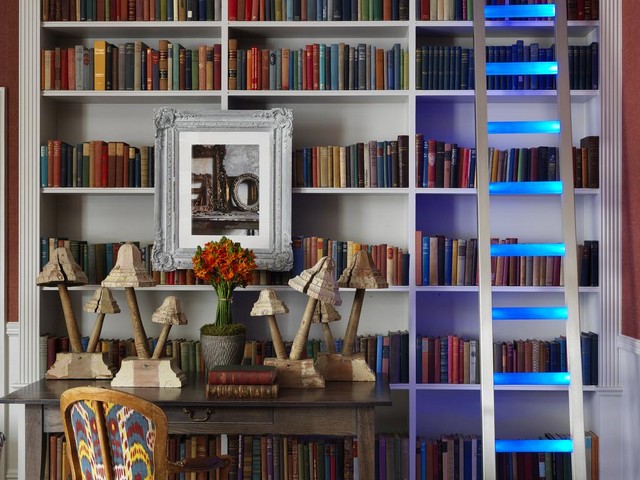 The rooms of the Knightsbridge Hotel London have a library in addition to their distinctive decoration