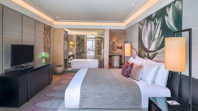 Among the best honeymoon hotels in Bangkok, Siam Kempinski Hotel Bangkok is one of the right decisions