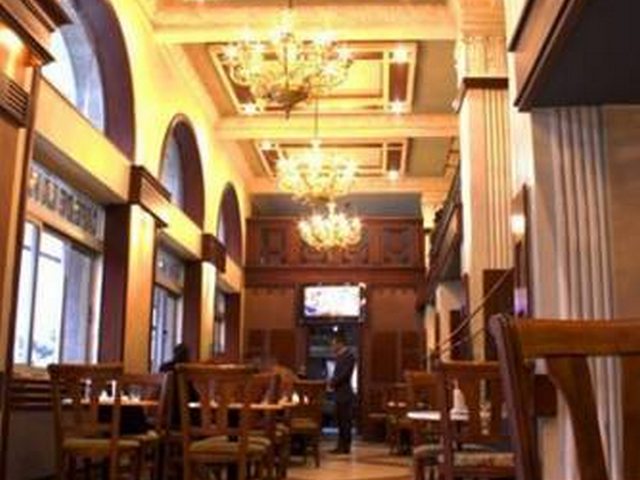 Philip House Hotel in Alexandria has a restaurant and a café serving dishes for eastern and western food